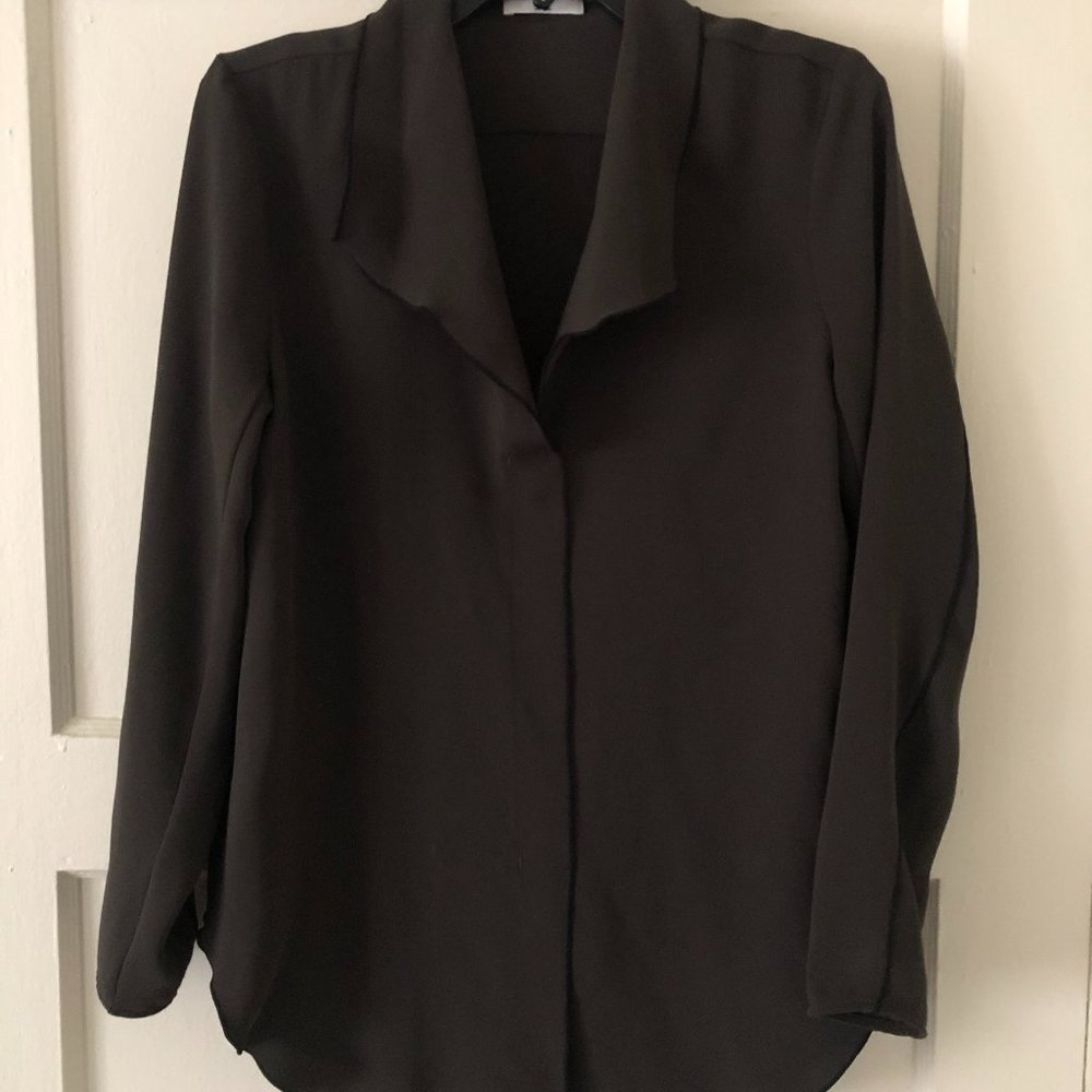 Aritzia and Babaton Olive/Gray blouse